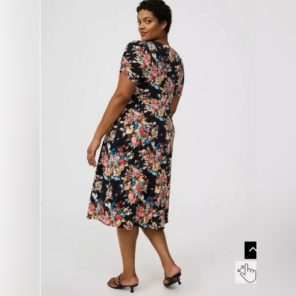 Plus-size Floral Midi Cinch-Sleeve Surplice Dress - Picture 2 of 8